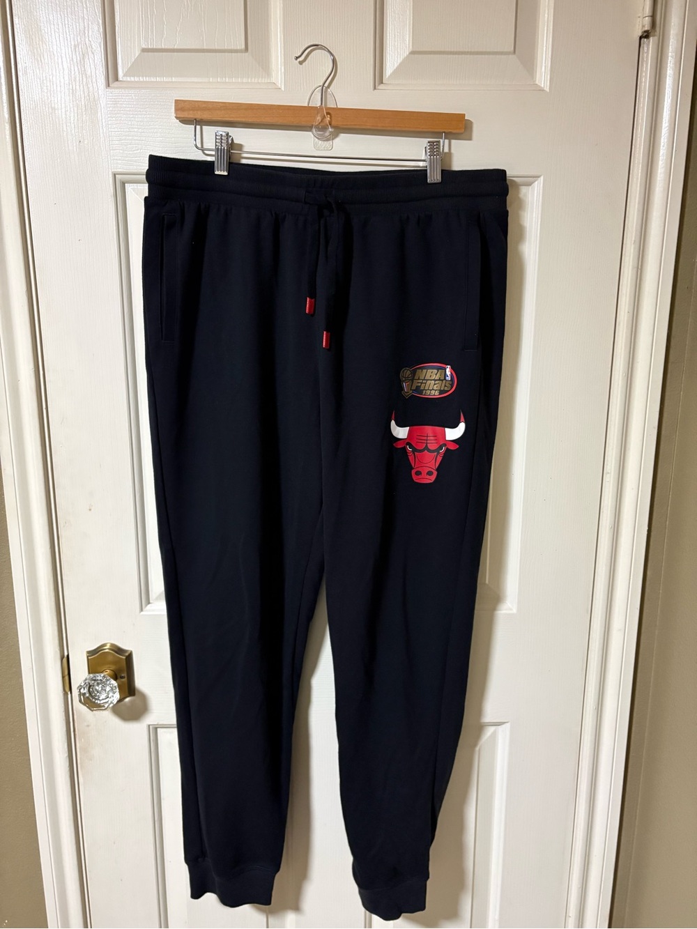 Mitchell & Ness Black Chicago Bulls Jogger Sweatpants with Red Logo Sz: XL